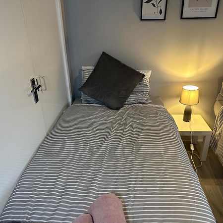 Wembley Serviced Apartment, 20Mins From Central Londra Esterno foto